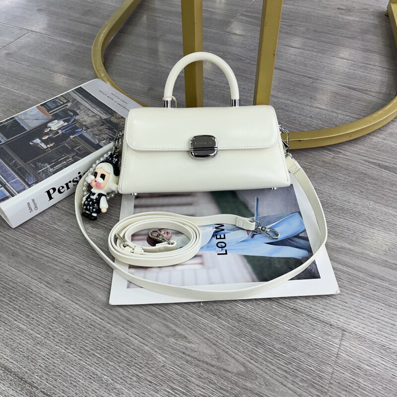 2026新款时尚油蜡皮小方包小众设计百搭手提包质感纯色单肩斜跨包