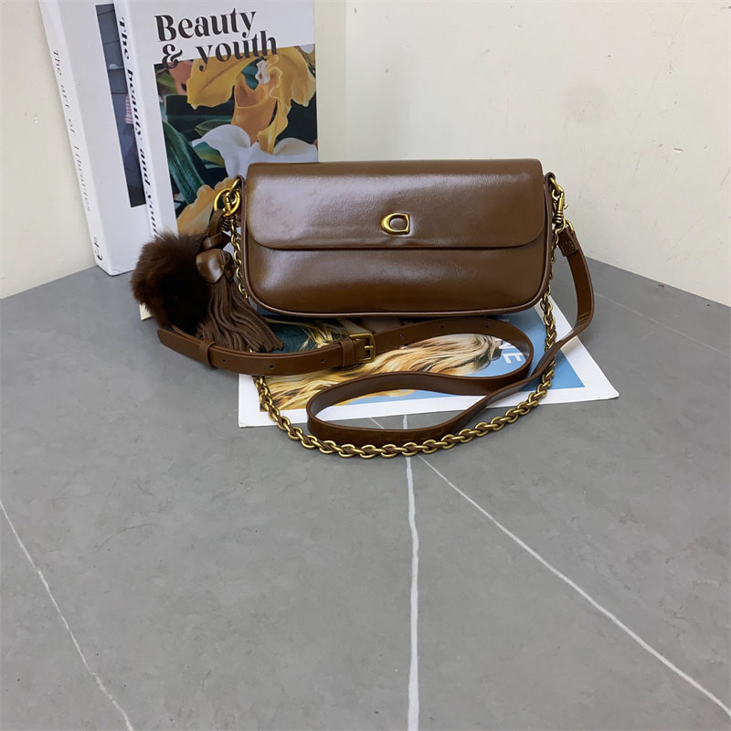 2025新款时尚油蜡皮小方包质感百搭链子腋下单肩包纯色百搭斜跨包