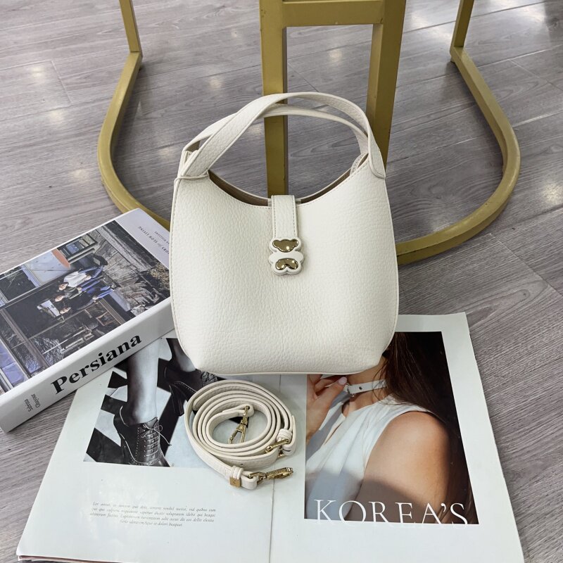 2026新款时尚荔枝纹软皮水桶包休闲纯色百搭手提包质感单肩斜跨包