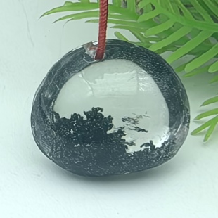 松风听涛～天然老料绿幽灵水晶吊坠挂件鬼佬财神一物一图A50-62
