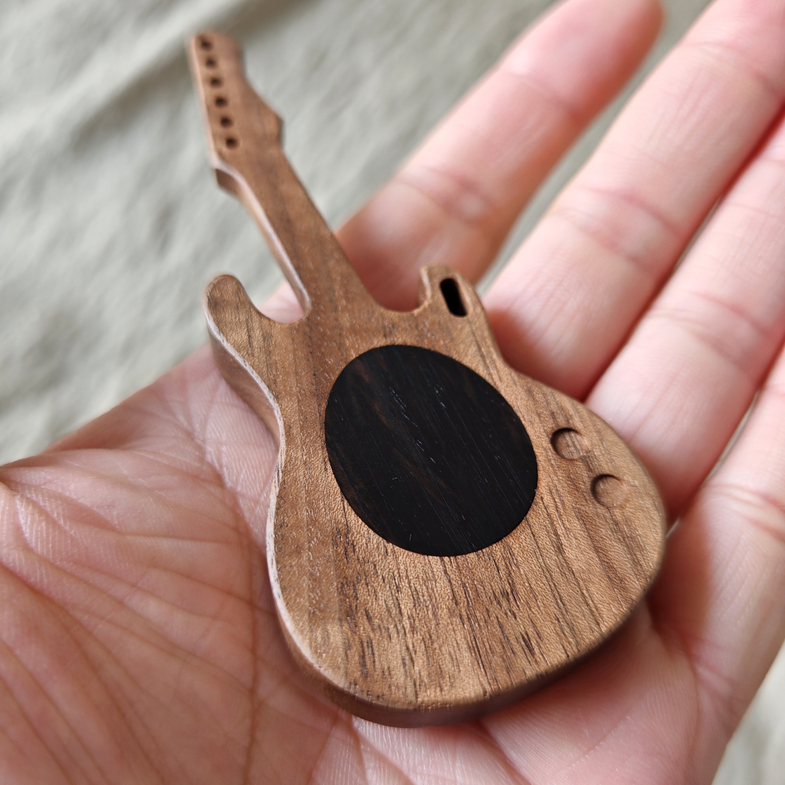 给你拨片一个家 吉他贝斯拨片收纳盒钥匙扣车包挂件手工定制礼物