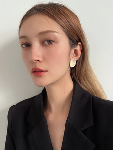 白贝母不规则几何图形耳钉小众设计感厚银色肌理高级感冷淡风耳环