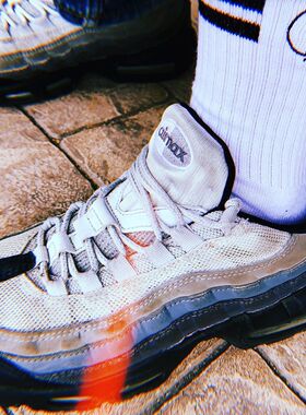 潮物Woo Polar Skate Co Embro Stocking 条纹刺绣LOGO运动袜子