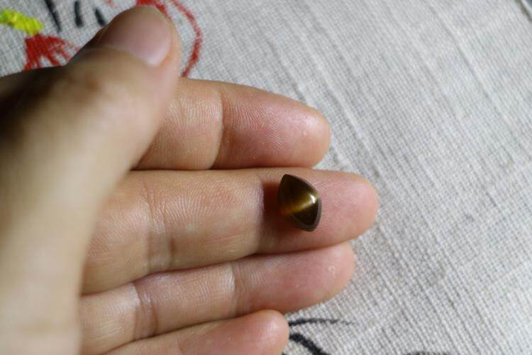 碧玉宝石光咖啡色猫眼镶嵌戒指
