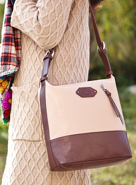 瑕疵R.king品仕包包女撞色斜挎包方形邮差包拉链米色头层牛皮羊皮