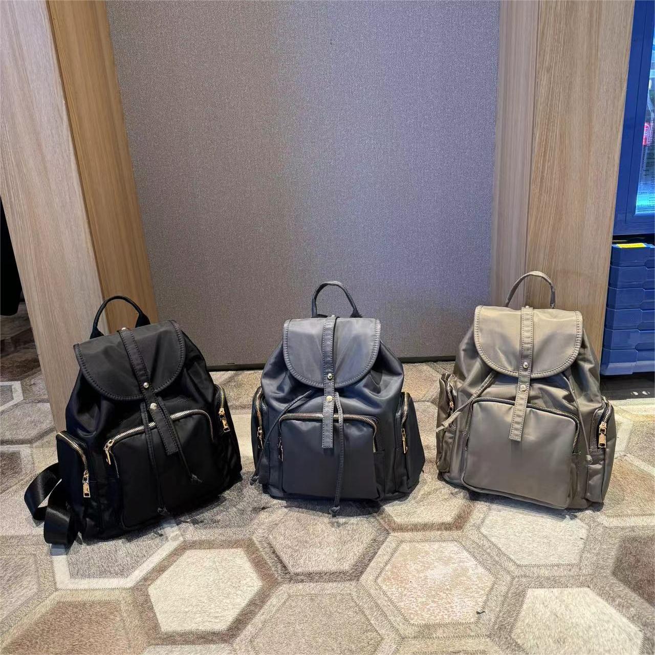 港风质感尼龙布防泼水大容量百搭女士翻盖休闲双肩包中号旅行背包