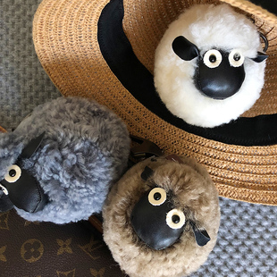 可爱毛绒小羊挂件钥匙扣书包轻奢挂饰高级感包包卡通公仔钥匙链