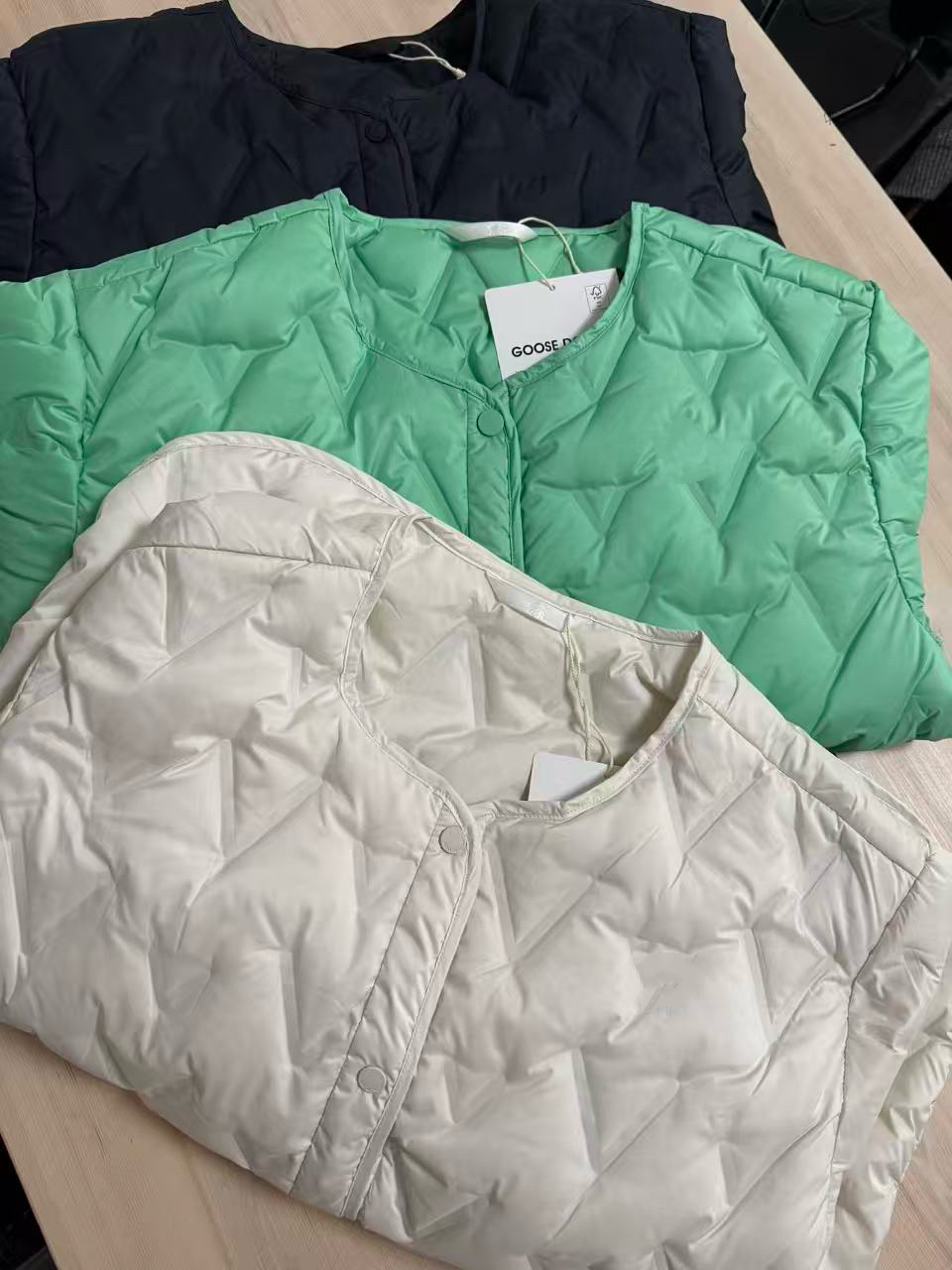 鹅绒 轻量羽绒 2025秋冬新款圆领宽松时尚轻薄保暖外套上衣女