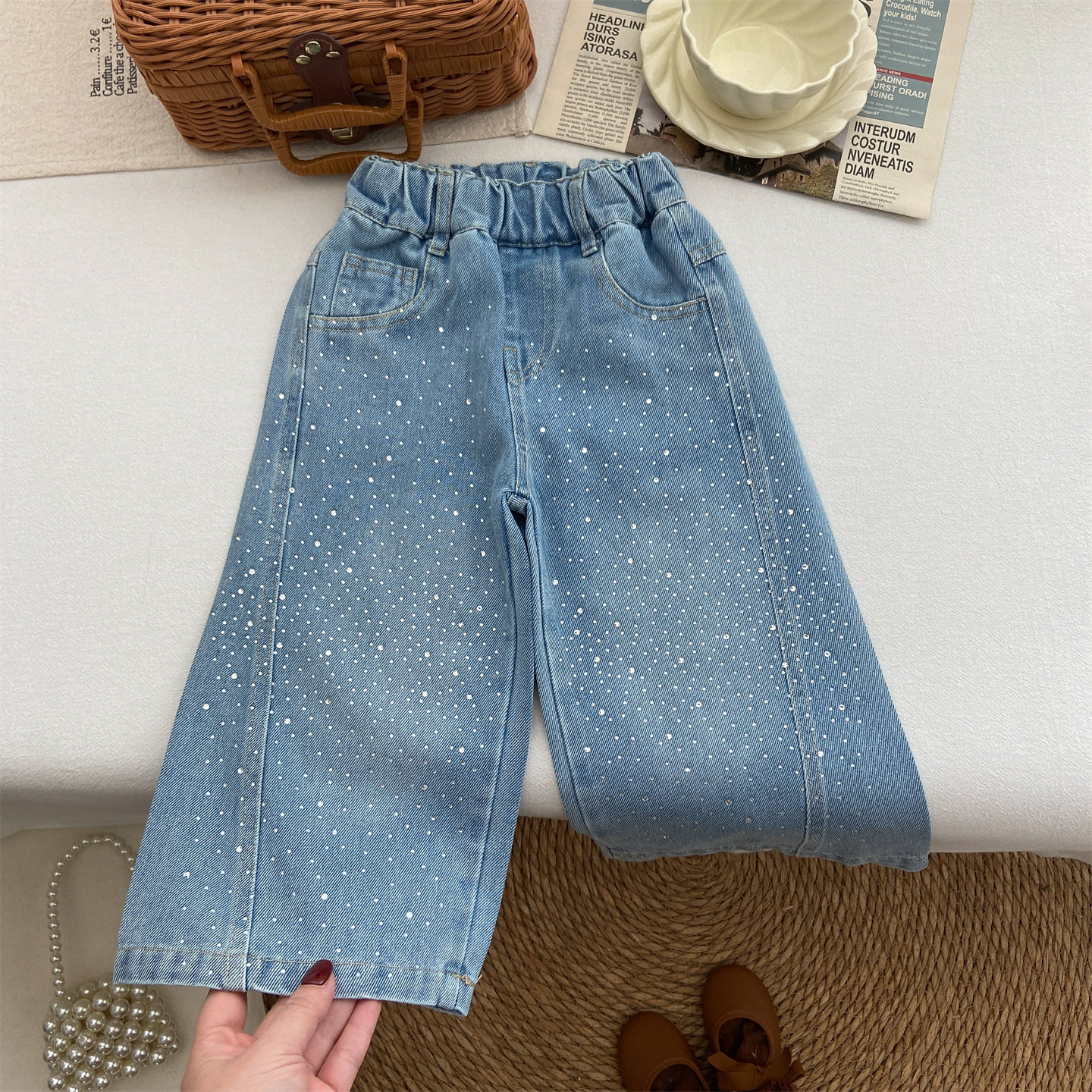 女童裤子春款2026新款洋气直筒裤春秋季长裤精致烫钻宽松牛仔裤潮