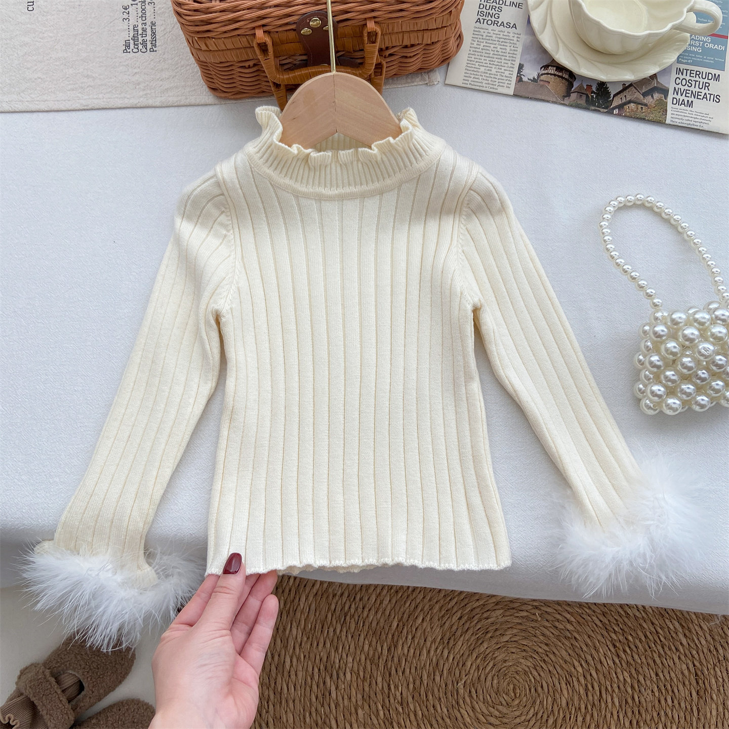 女童毛衣2025新款冬季米白色半高领针织衫韩系木耳边毛毛袖口内搭