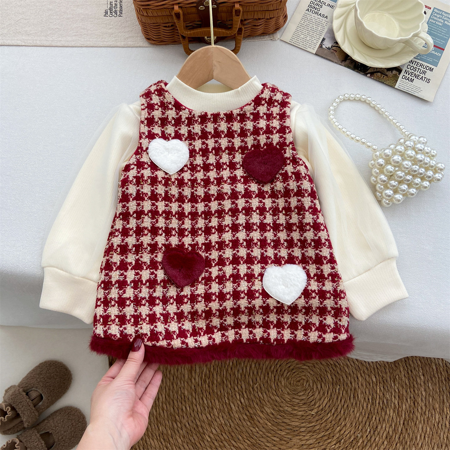 女童套装2025新款冬季加绒宝宝灯笼袖爱心毛呢背心裙红色两件套潮