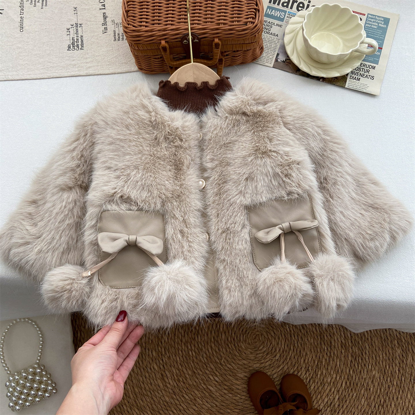 女童外套冬季加厚夹棉上衣韩系洋气时髦卡其色毛球仿皮草毛毛衣潮