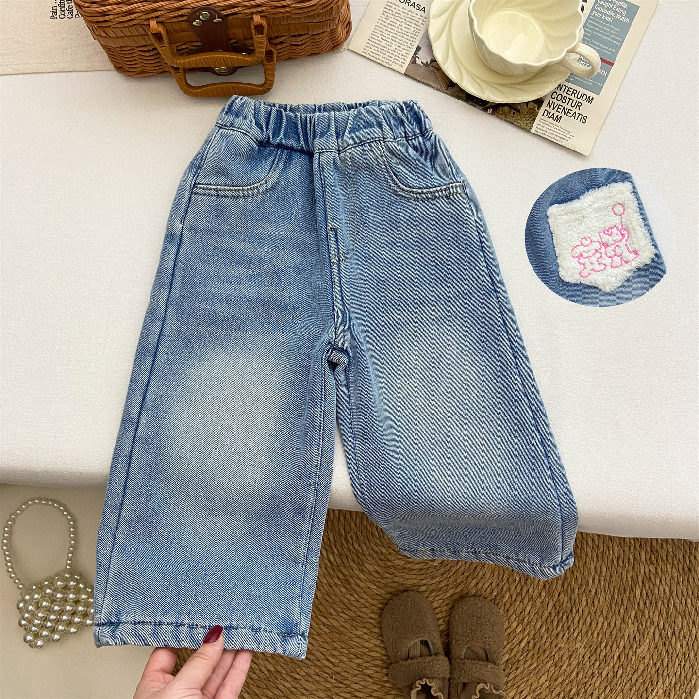 女童秋冬季新款洋气宝宝加绒直筒裤长裤浅蓝色牛仔裤刺绣口袋裤子