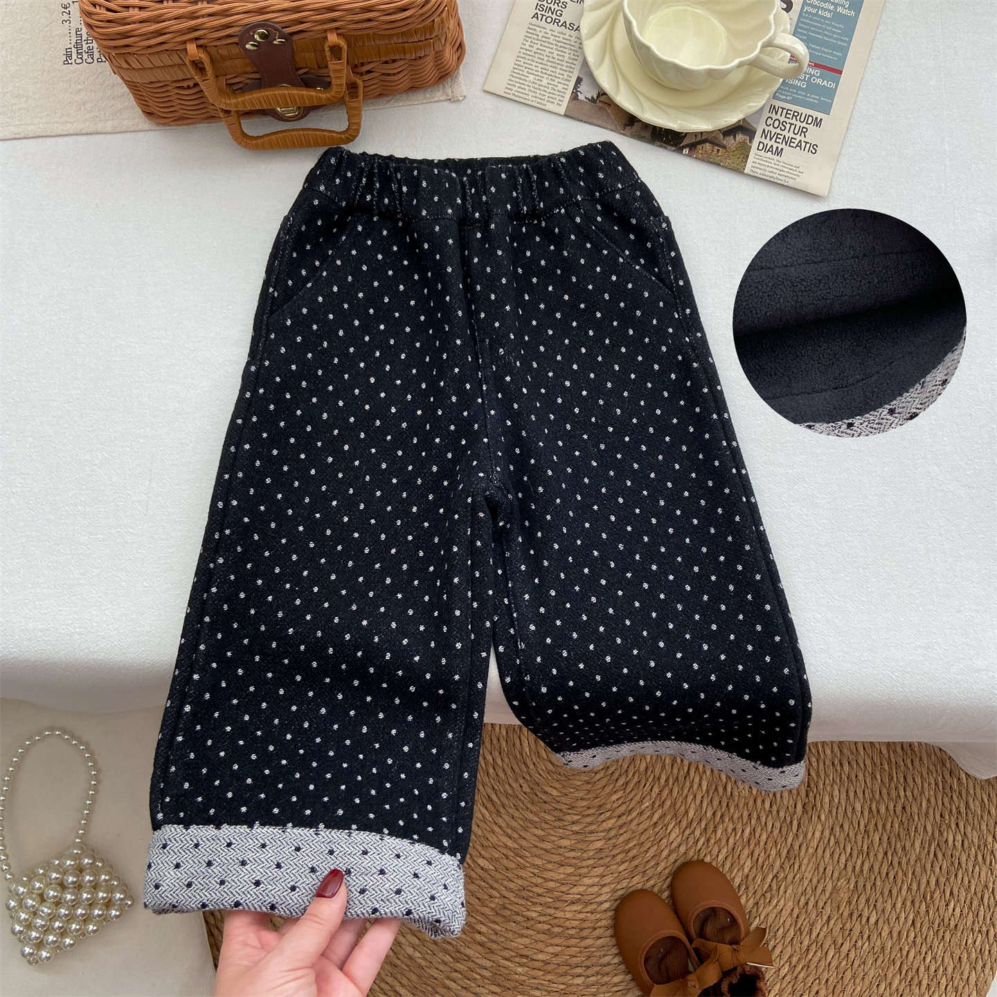 女童裤子2025新款冬加厚宝宝秋冬洋气圆点直筒裤黑色加绒牛仔裤潮