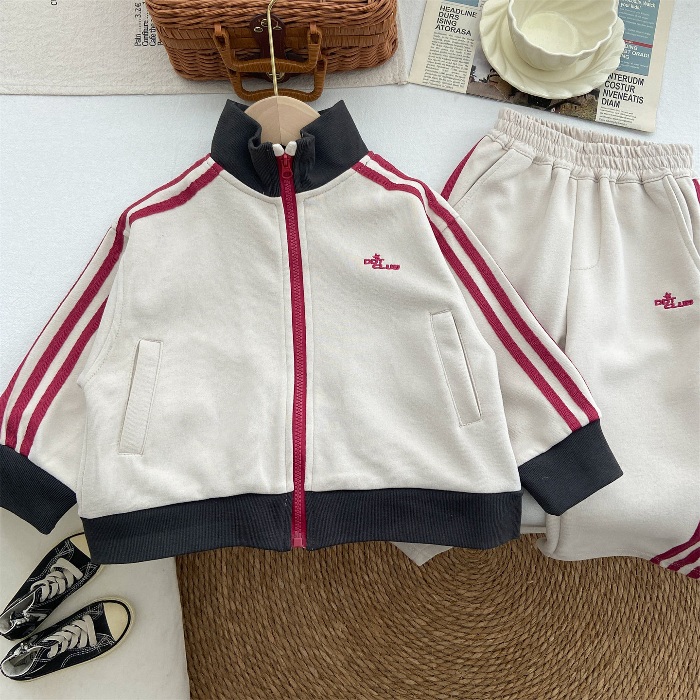 女童春装套装2026春秋新款韩系洋气儿童拉链开衫卫衣红色边卫裤潮