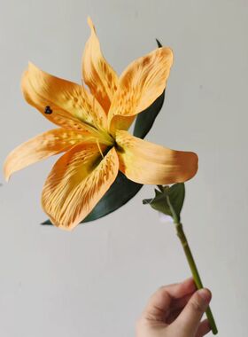 高品质PU手感百合花香水百合客厅餐桌花 拍照道具 店铺美陈样板间