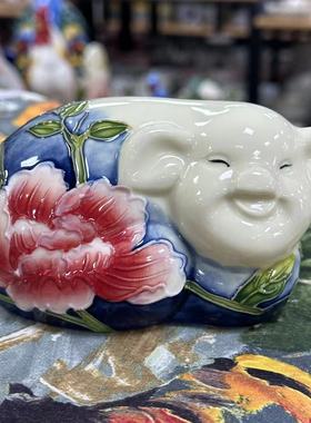 中国陶瓷釉下彩躺着发财猪纯手绘工艺摆设装饰收藏