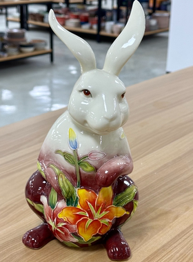 中国陶瓷釉下彩红色兔兔纯手绘工艺摆设装饰收藏