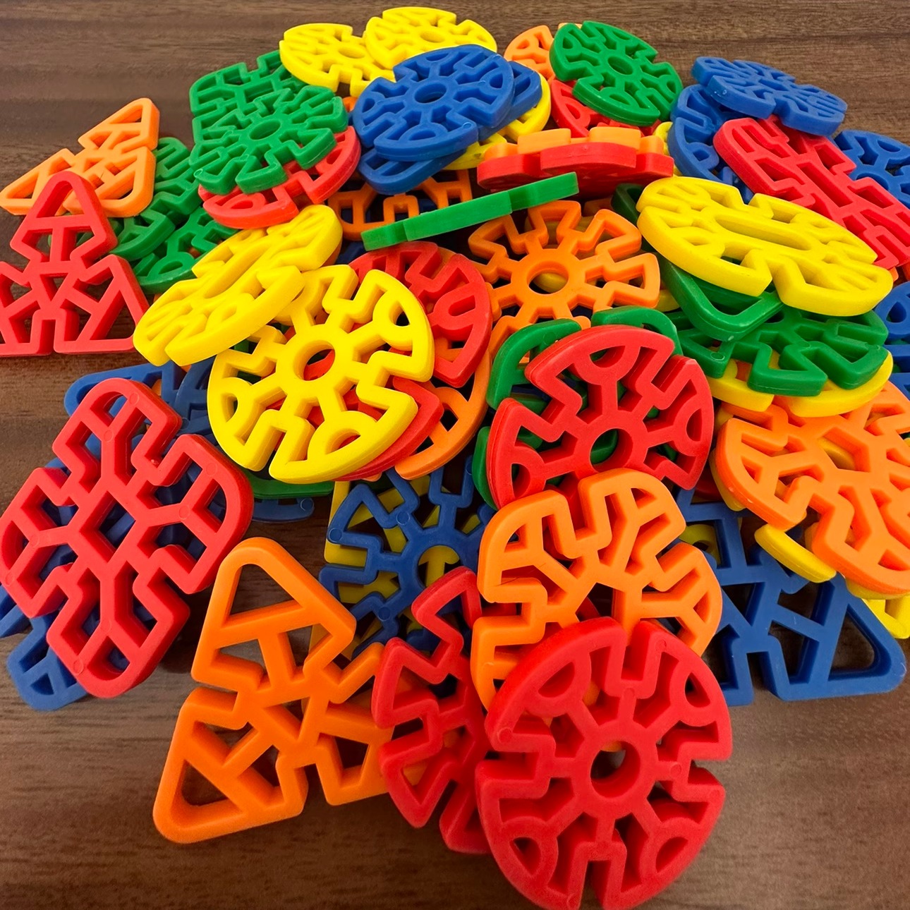 幼儿园桌面积木儿童玩具拼装家用宝宝益智拼插管道礼袋包装塑料男