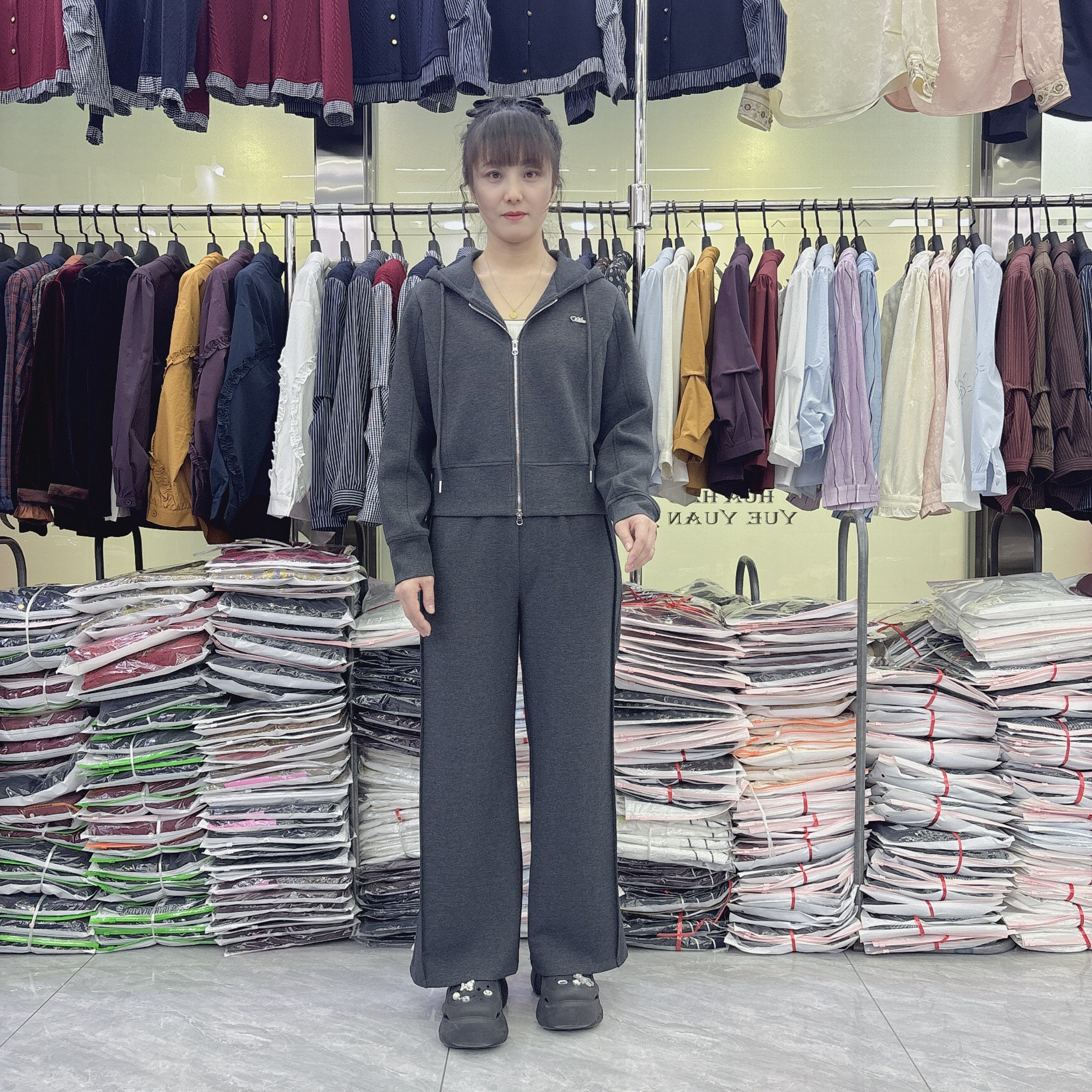 2026春季新款百搭长袖连帽时尚短款外套上衣休闲妈妈装女两件套裤,女装/女士精品,时尚套装,淘宝优惠券,粉丝福利购,淘宝优惠卷