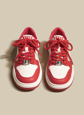 网上无双+复古真皮平底平跟熊猫拼色红色滑板鞋女系带运动休闲鞋