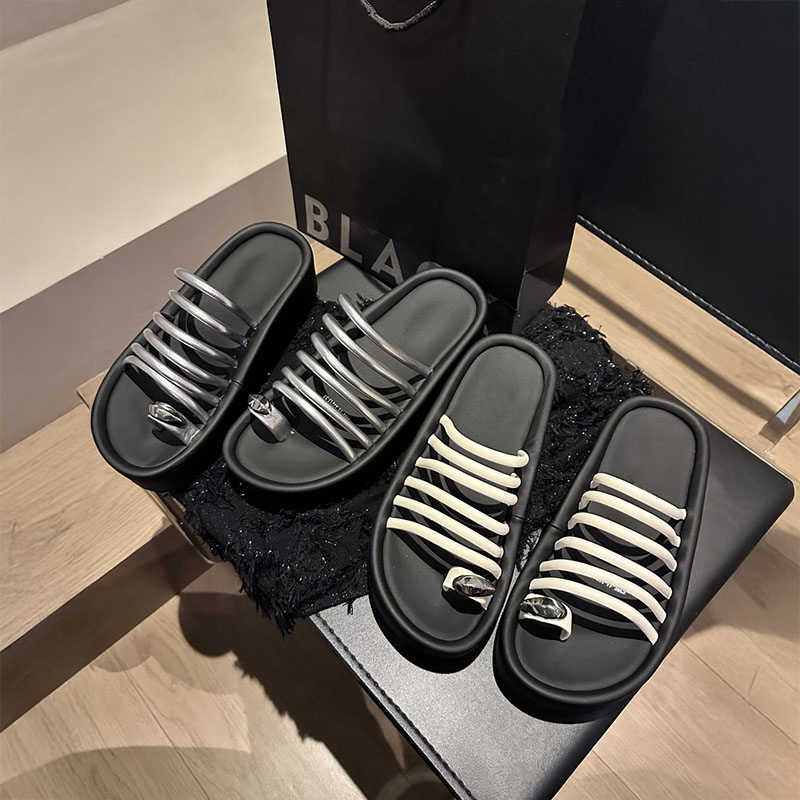 厚底套趾金属扣一字带拖鞋