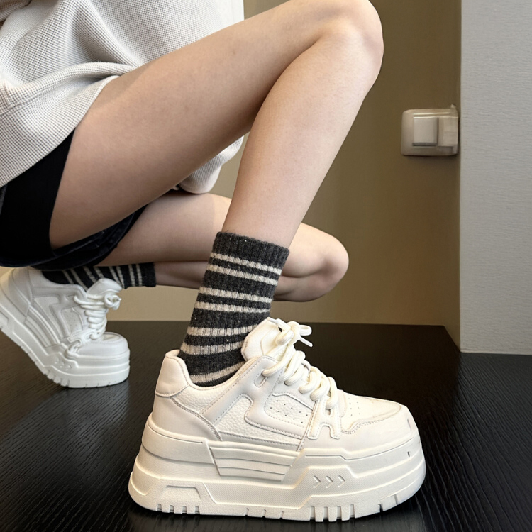 真皮厚底休闲白色板鞋