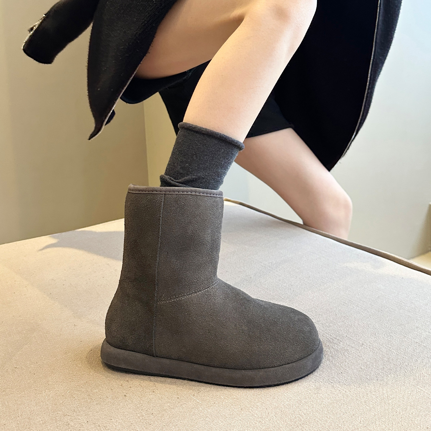 网红爆款磨砂牛皮雪地靴