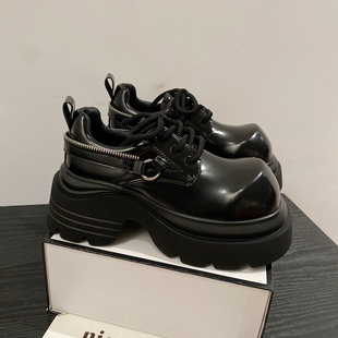 2026年新款英伦风厚底乐福鞋女金属扣交叉绑带圆头增高鞋小皮鞋