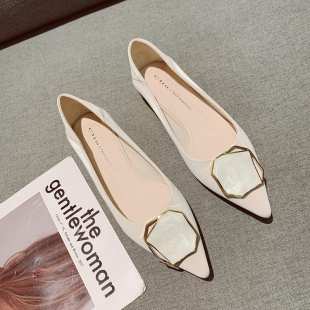 简约大方气质女鞋 法式 2026秋季 鞋 米白色滴釉方扣尖头低跟单鞋
