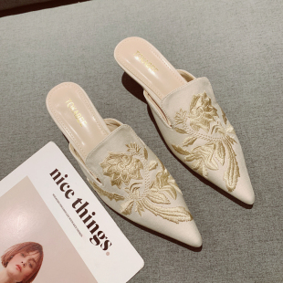 半拖鞋 百搭版 一脚套时尚 国风刺绣花朵包头高跟外穿凉拖女2026新款