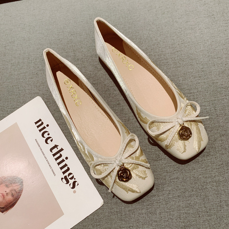 香风蝴蝶结浅口低跟单鞋女2025年新款国风刺绣布面方头软底工作鞋,女鞋,浅口单鞋,淘宝优惠券,粉丝福利购,淘宝优惠卷