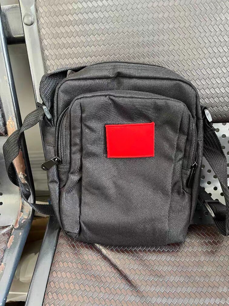 新式单肩斜跨黑色小挎包5302