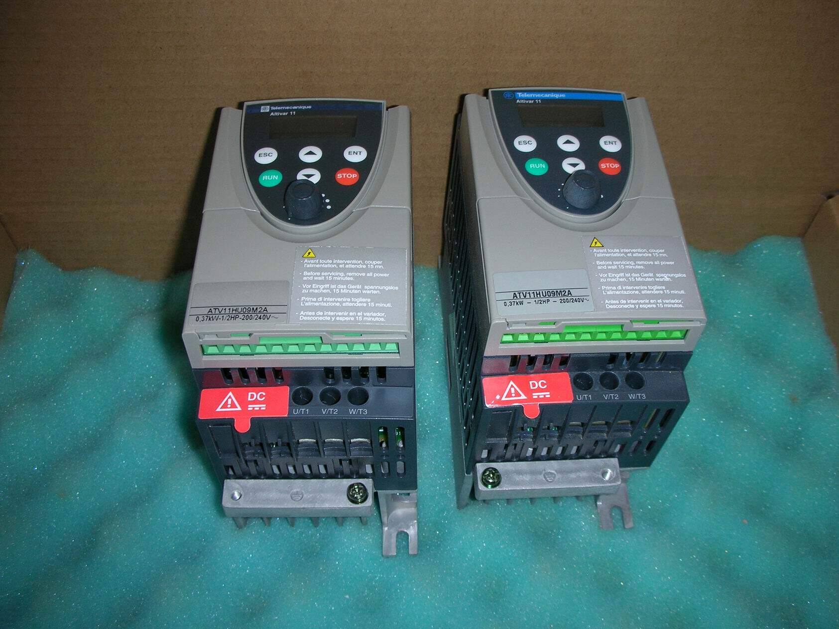 施耐德telemecanique变频器 atv11hu09m2a 0.37kw  9成新!询价