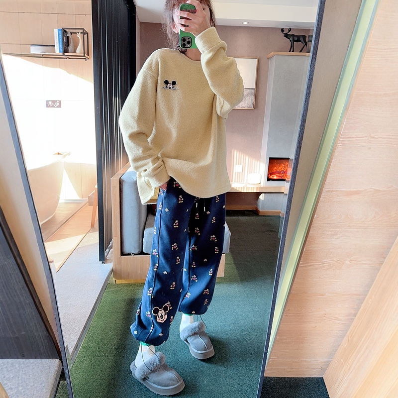 AMYOYOJA冬季新款 小奶黄包超嫩显白刺绣标宽松遮肉羊羔毛内搭女