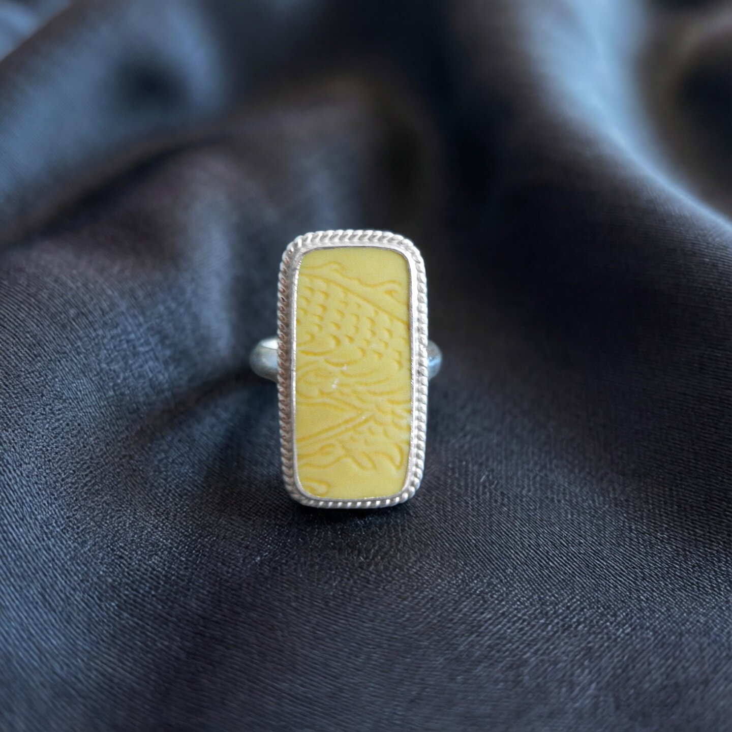 手工925纯银镶嵌 康熙 御用官窑 黄釉暗刻龙纹 古瓷老瓷首饰 戒指