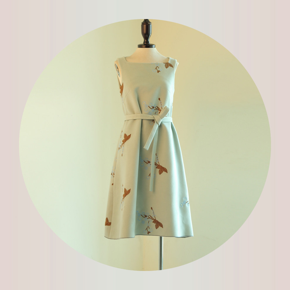 米个设计师  刺绣毛尼连衣裙