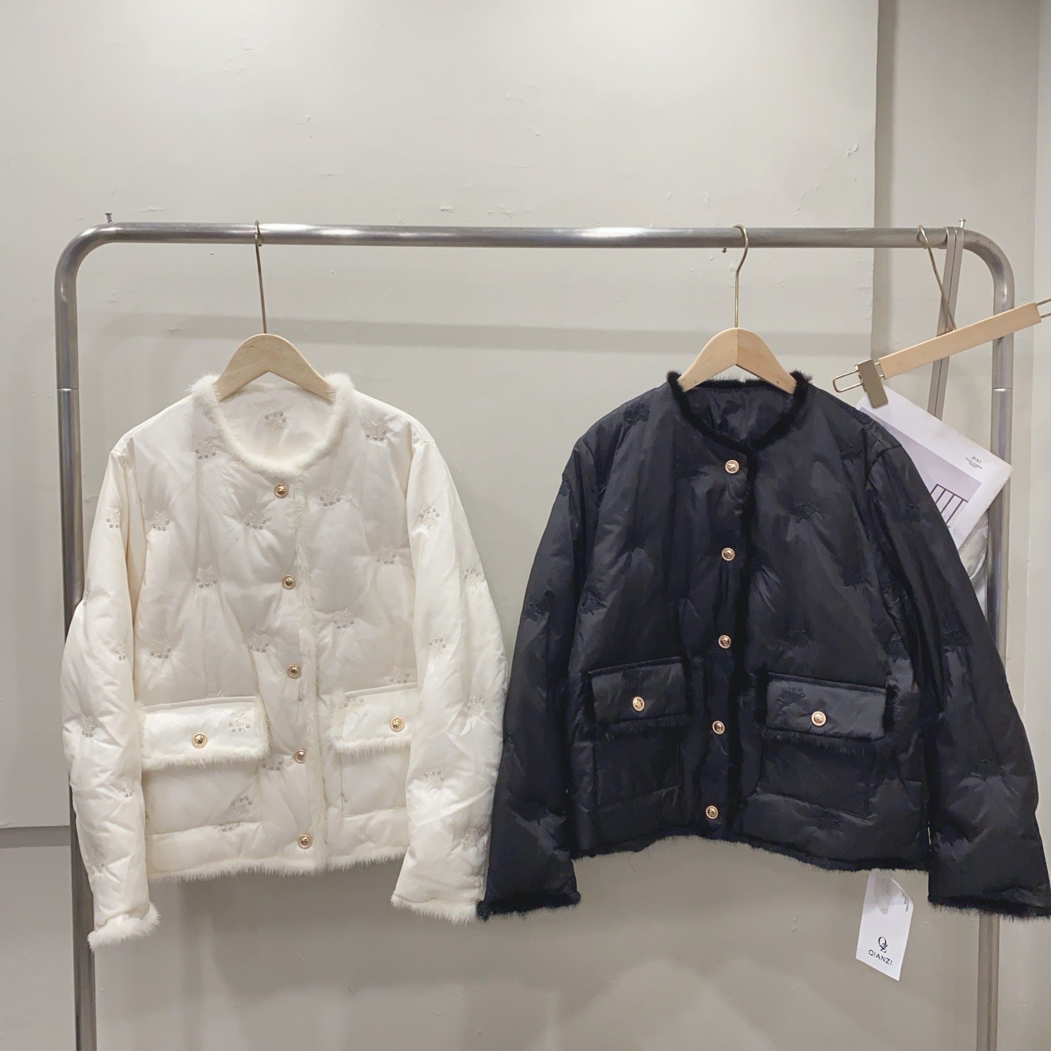 2025白鸭绒羽绒服水貂毛拼接国风新中式短款白色小香风外套冬