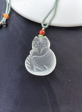 手作定制高级轻奢天然磨砂白水晶狐狸人缘桃花吊坠项链