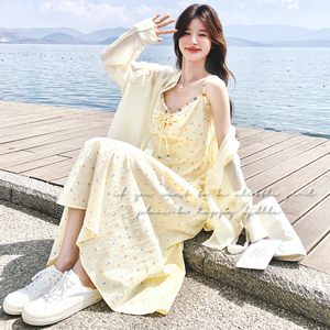 2025夏季新款度假风森女甜美碎花吊带连衣裙女夏季防晒衬衣开衫图片