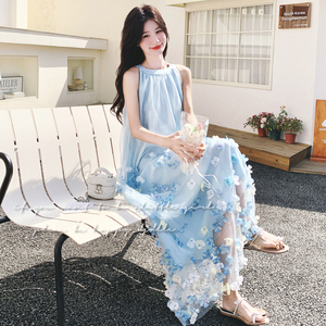 清纯系蓝色挂脖连衣裙女夏超火好看无袖薄纱宽松仙气度假长裙及踝图片