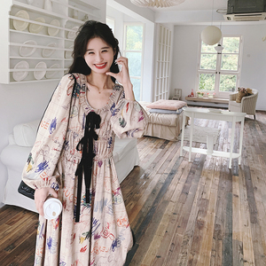 独特小众不撞款童趣涂鸦连衣裙女春夏2025超火文艺松弛感绝美长裙图片