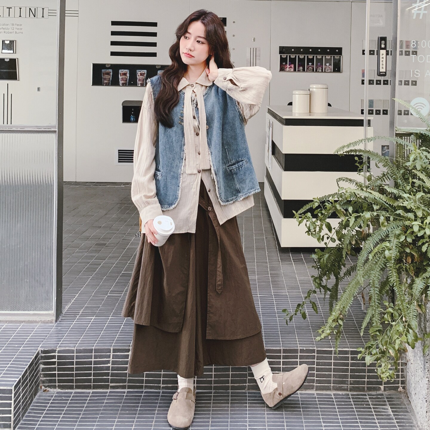 大货衬衫+不规则半身裙+牛仔马甲3件套F613-P195K268,女装套装/套裙,2C069
