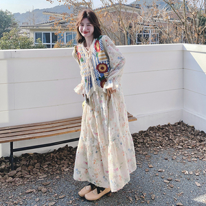 温柔风穿搭V领碎花连衣裙套装女春夏2025新款超火针织马甲两件套图片