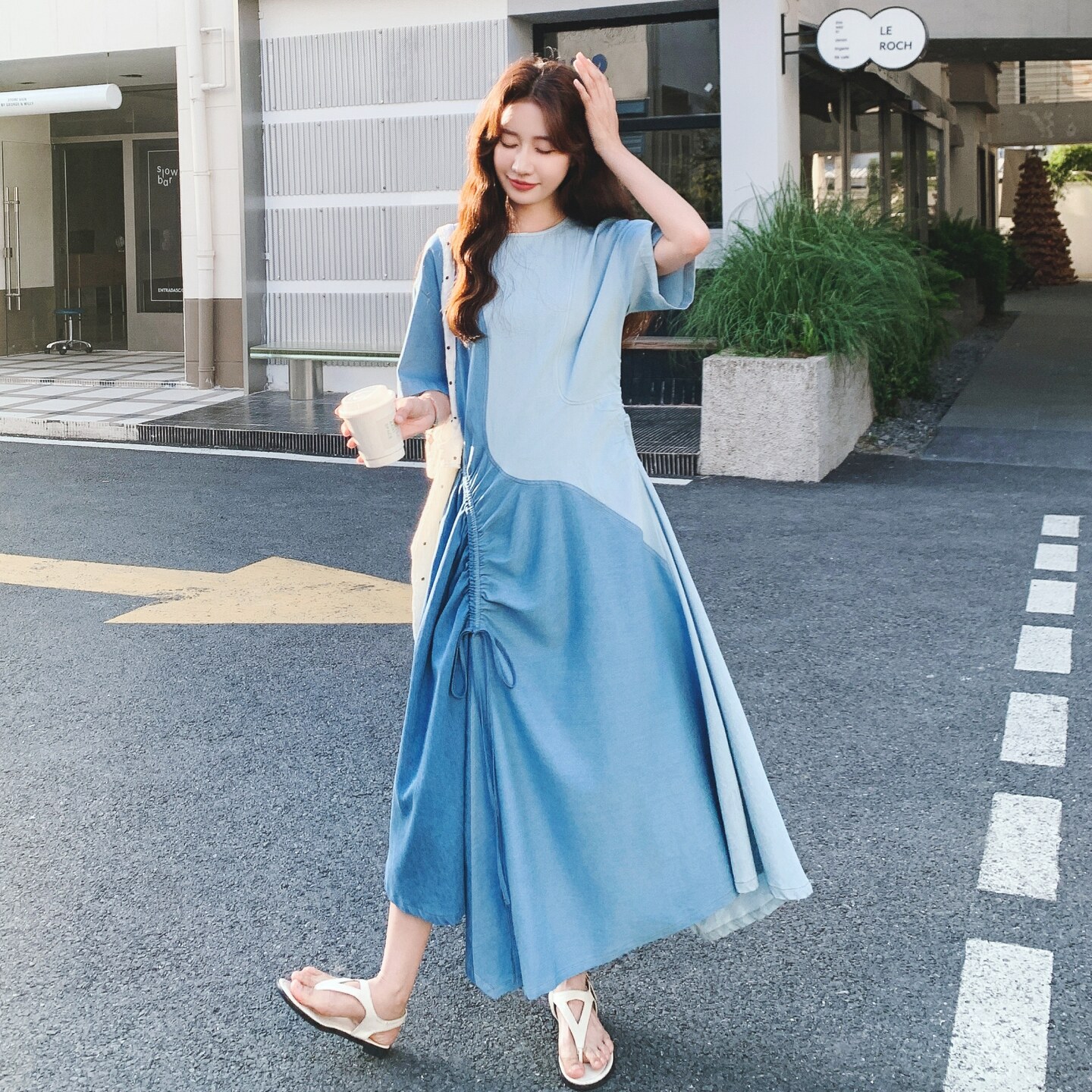 蓝色牛仔拼接连衣裙女2025年夏季新款设计感独特超好看不规则长裙,女装连衣裙,2C069