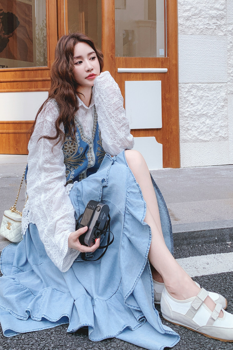 蓝色高级感气质时尚套装女秋季2025新款蕾丝衬衫马甲半身裙三件套,女装套装/套裙,2C069