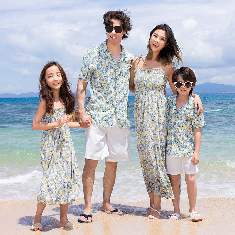 海边度假亲子装一家三口沙滩裙亲子母女碎花裙姐弟装全家款甜美