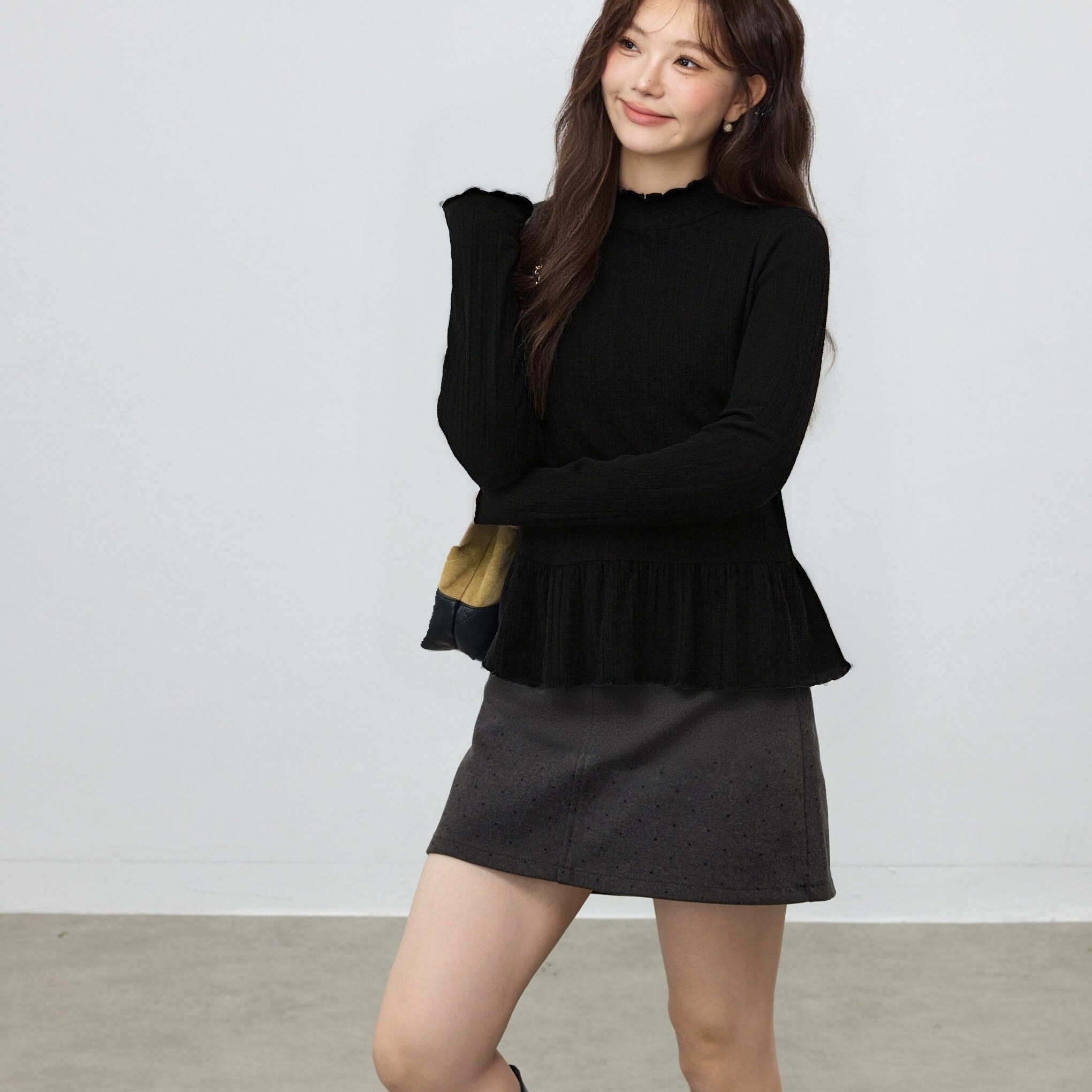 大码女装黑色半高领荷叶边针织衫