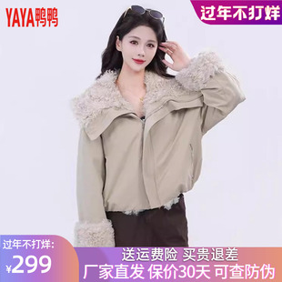 鸭鸭羽绒服2025年冬装新款女士时尚巴恩风韩版大翻领派克服短款