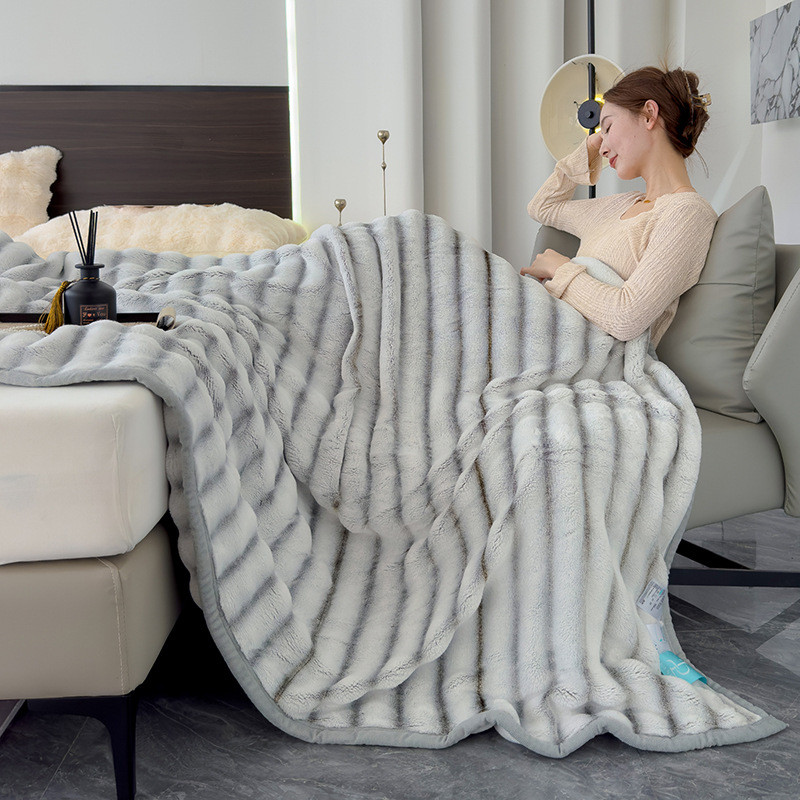 冬季新款高克重托办公室午睡毯兔毛绒卧室毛毯披肩毯沙发盖毯卡斯